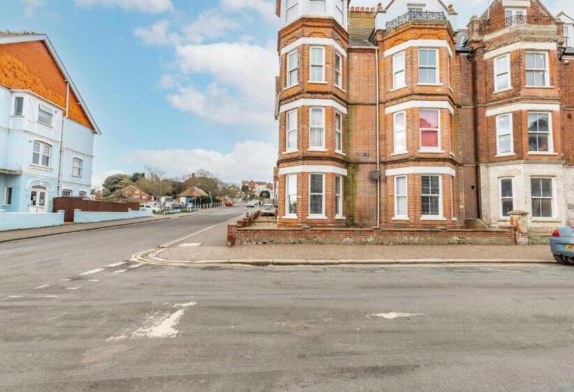 Host & Stay Cabbell Towers