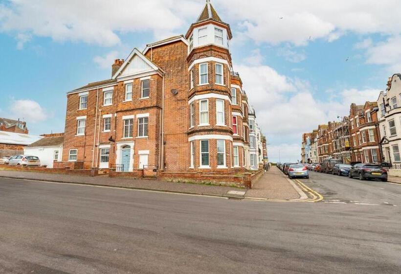 Host & Stay Cabbell Towers