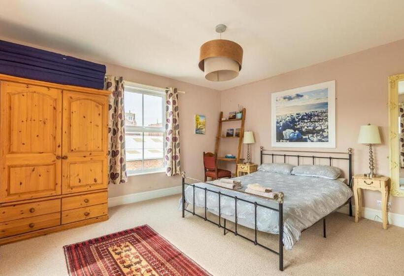 Host & Stay Cabbell Towers