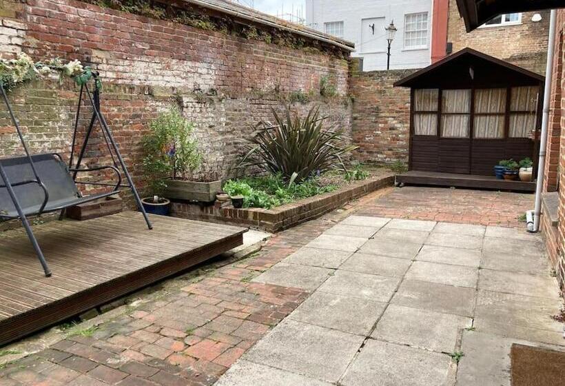 Charming Cottage, Central Taunton