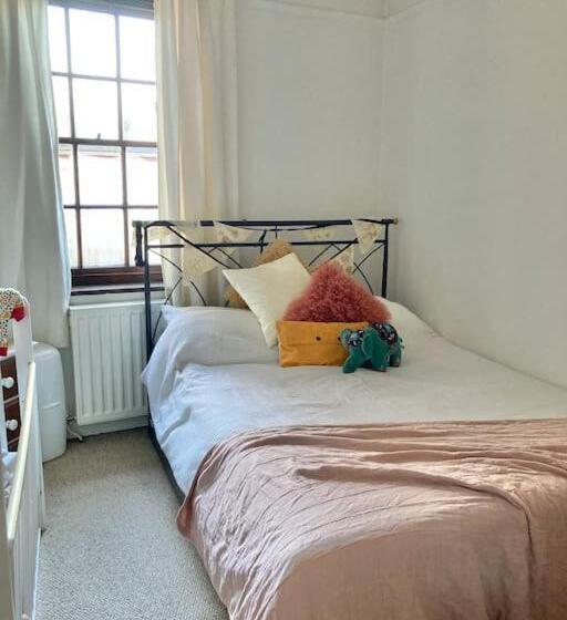 Charming Cottage, Central Taunton