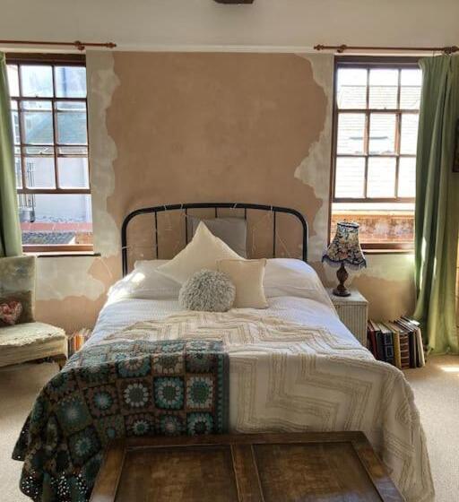 Charming Cottage, Central Taunton