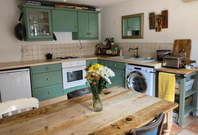 Charming Cottage, Central Taunton