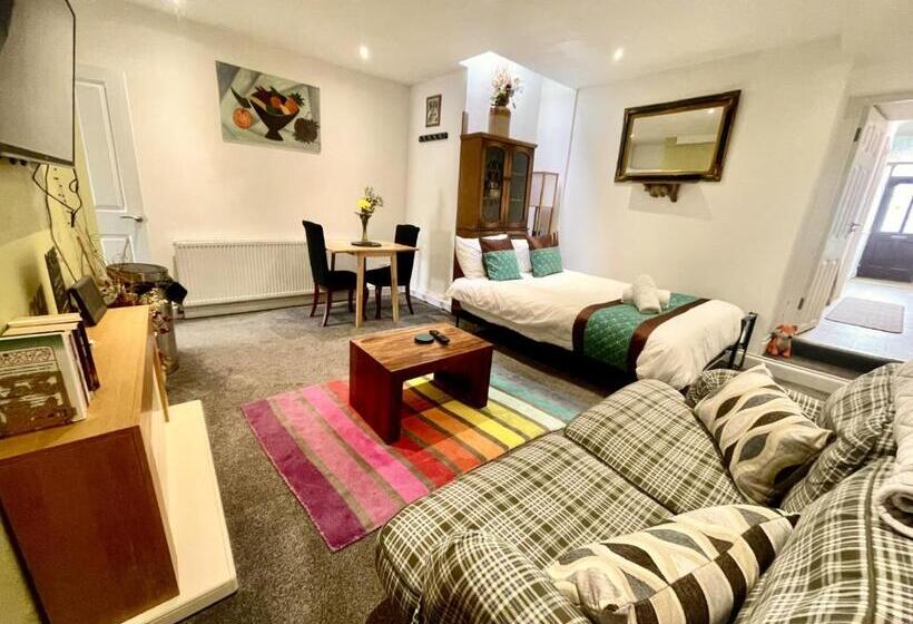 Executive Apartments, Nr City Centre With Private Parking