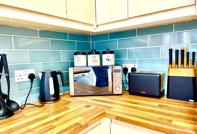 Executive Apartments, Nr City Centre With Private Parking