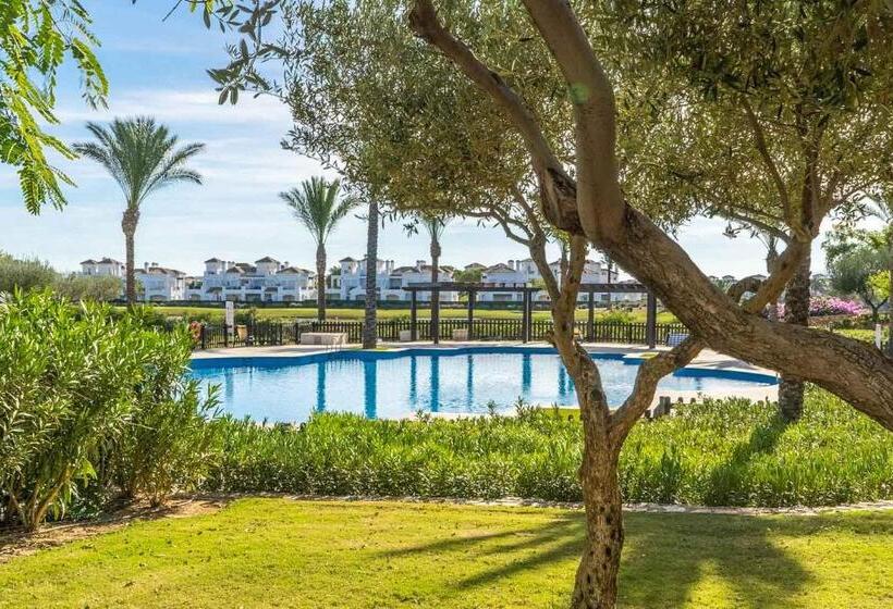 First Floor Apartment Near The Town Centre   Aa511lt