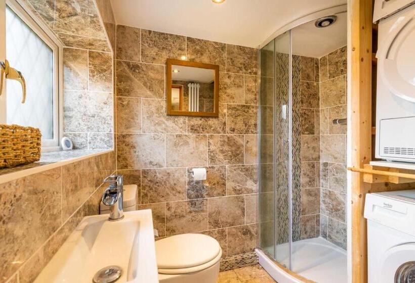 Host & Stay Honeysuckle Cottage