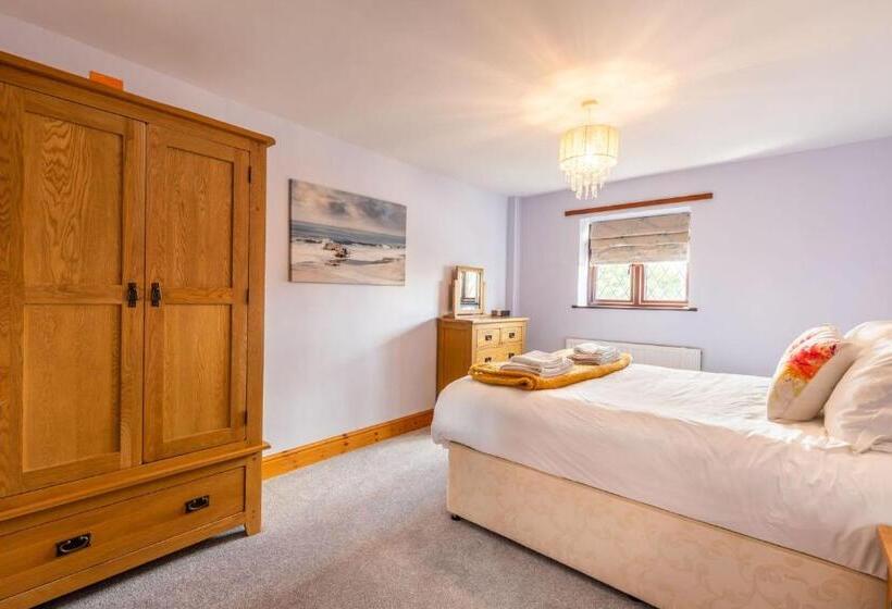 Host & Stay Honeysuckle Cottage