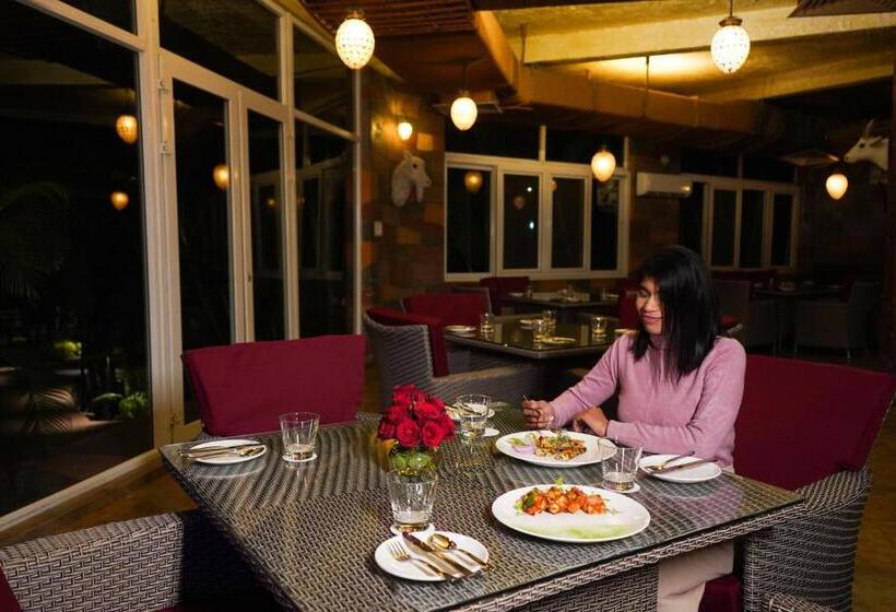 호텔 Country Inn Tarika Riverside Resort Jim Corbett