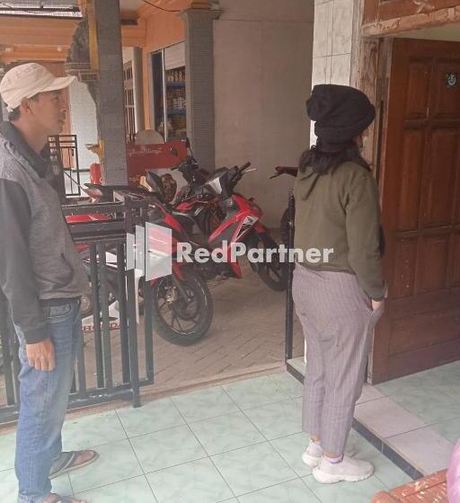 호텔 Gebby Homestay Bromo Redpartner