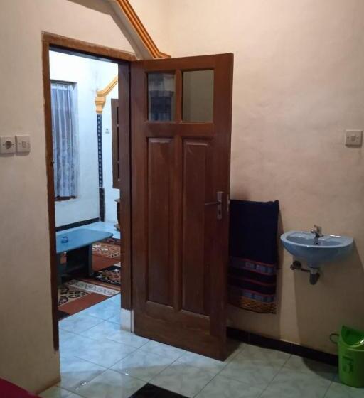 호텔 Gebby Homestay Bromo Redpartner