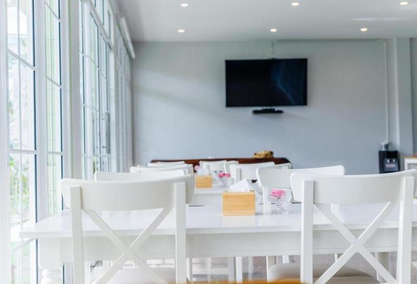 Отель Greenish Ranong