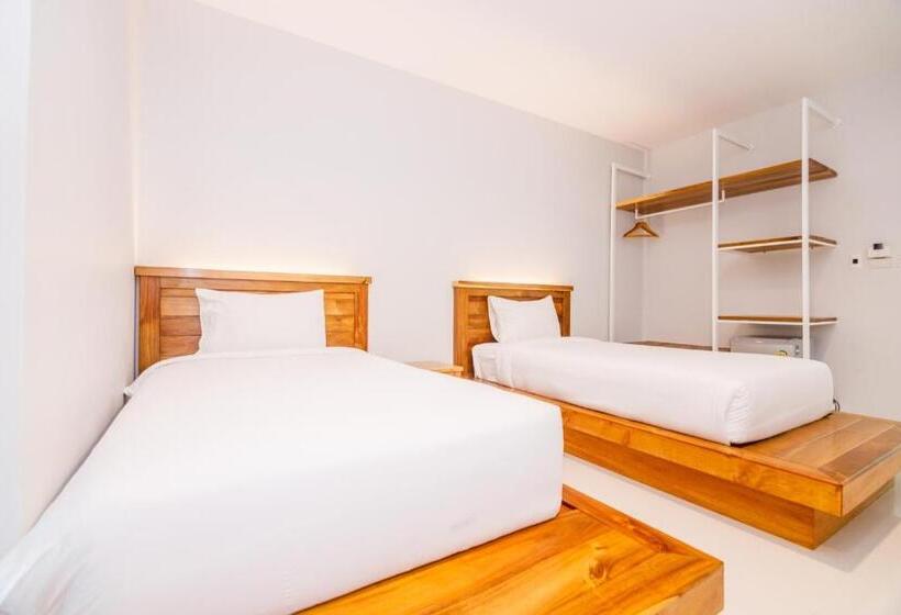 Отель Greenish Ranong