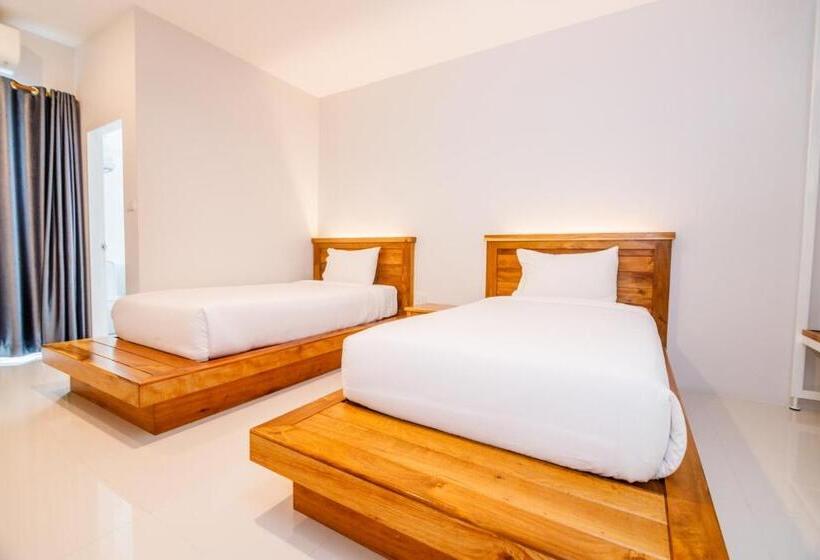 Отель Greenish Ranong