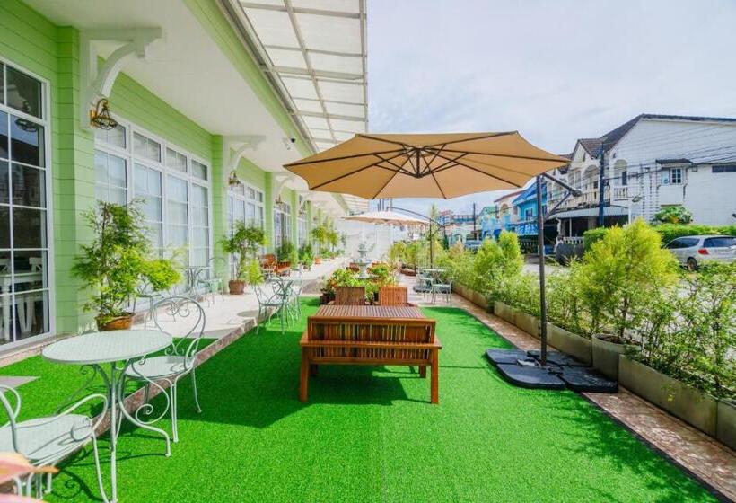 Отель Greenish Ranong