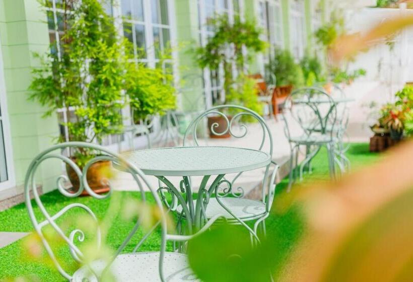 Отель Greenish Ranong