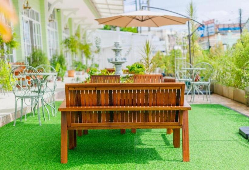 Отель Greenish Ranong