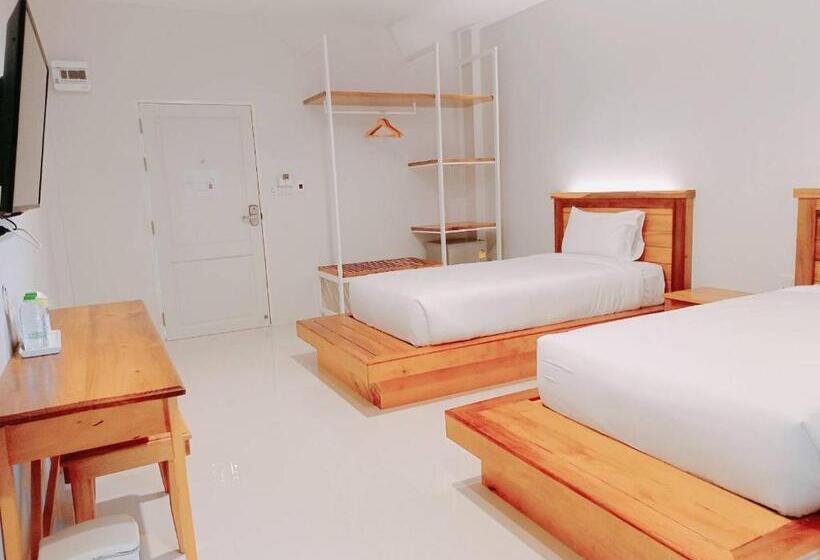 Отель Greenish Ranong