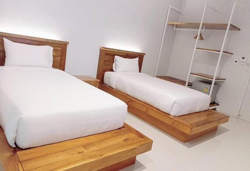 Отель Greenish Ranong