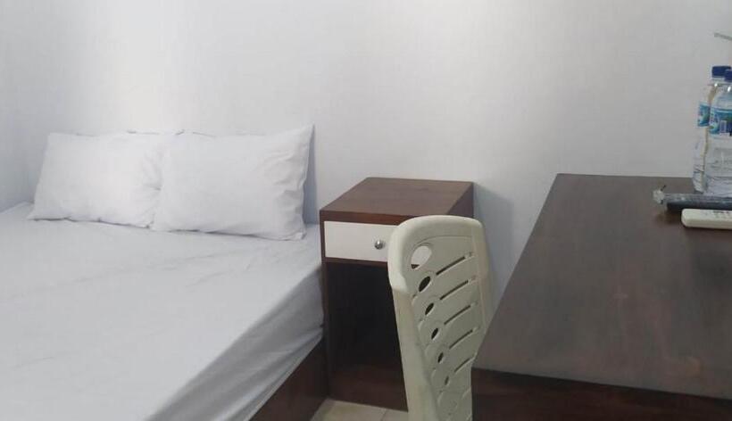 Отель Reddoorz Syariah Near Transmart Tegal