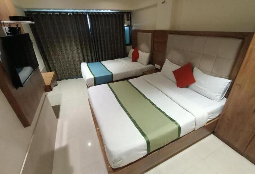 בית מלון כפרי Regal Inn Andheri   Nearest Mumbai Airport T1