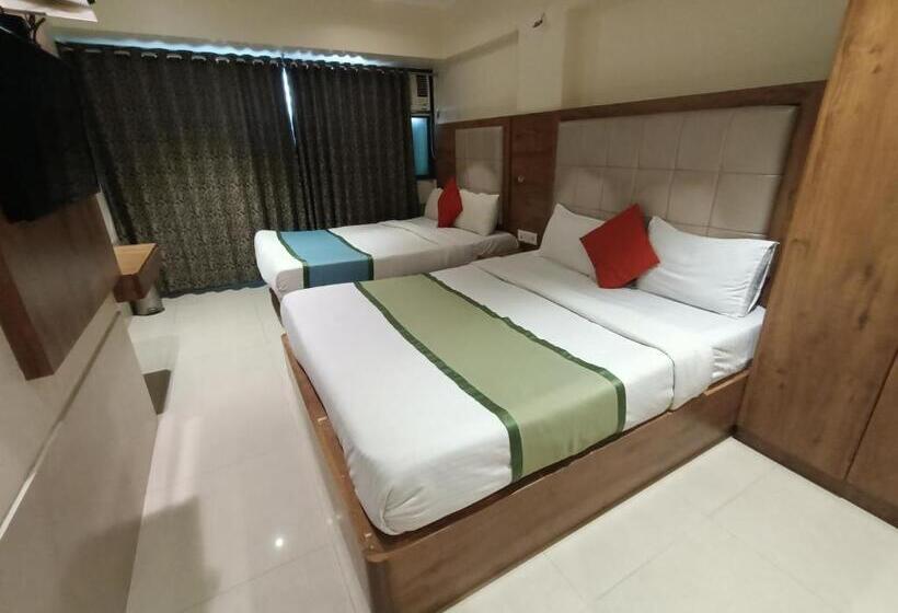 בית מלון כפרי Regal Inn Andheri   Nearest Mumbai Airport T1