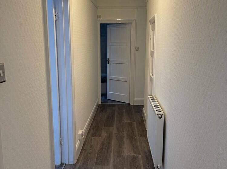 Impeccable 2 Bed Apartment In Eastbourne