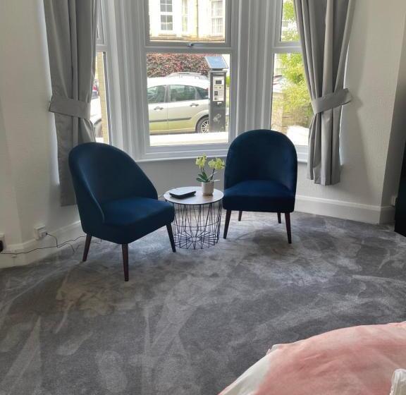 Impeccable 2 Bed Apartment In Eastbourne