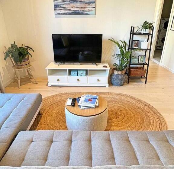 Industrial Yet Modern, 1bd 1bth Apt   Woden