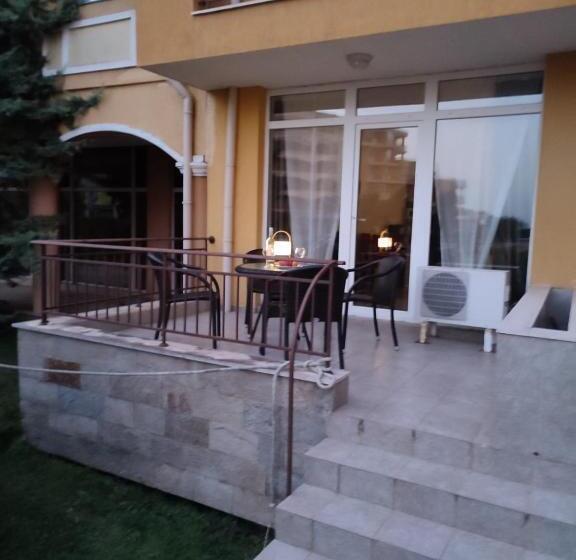 Midia Grand Resort, Terrassen Paradies Apartment