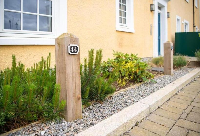 Modern Ground Floor Apartment In Tornagrain