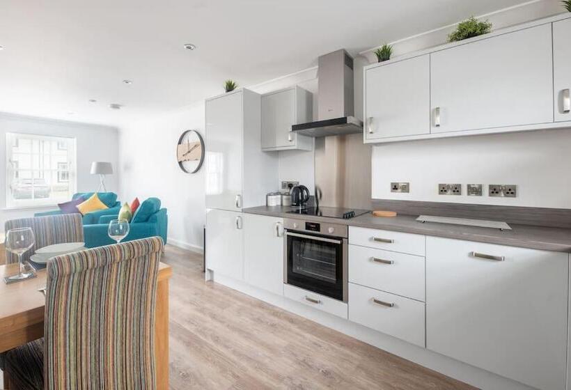 Modern Ground Floor Apartment In Tornagrain