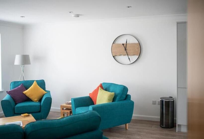 Modern Ground Floor Apartment In Tornagrain