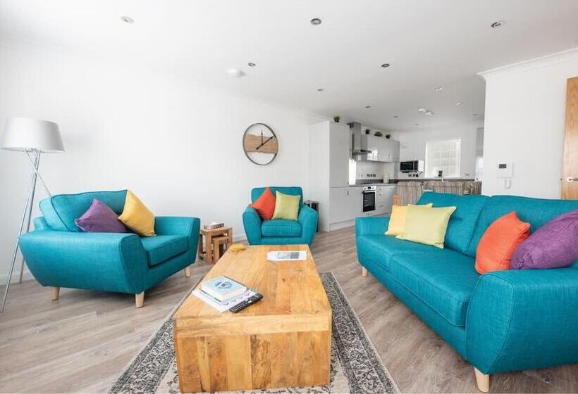 Modern Ground Floor Apartment In Tornagrain