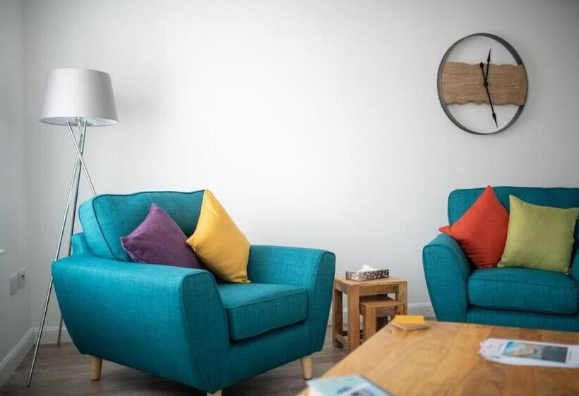 Modern Ground Floor Apartment In Tornagrain