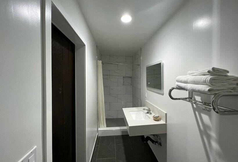 فندق على الطريق Erth Inn By Aga Bell Gardens