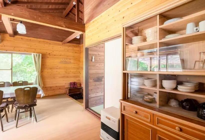 Panzió ウッドペッカー小径