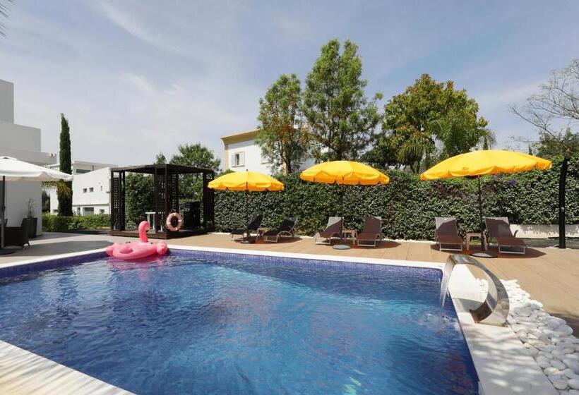 Perogil Suites Girassolelegant Room With Pool