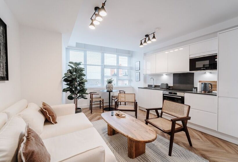 Royal House Luxury Apartments   Chester