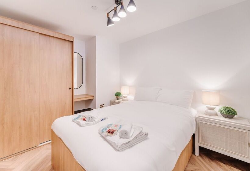 Royal House Luxury Apartments   Chester