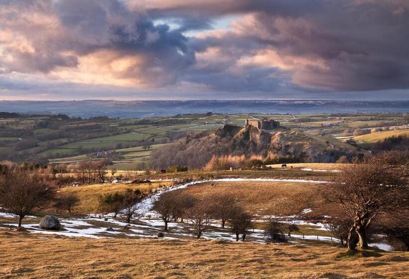 Sunny Bank Countryside Escape With Private Hot Tub And Countryside Views
