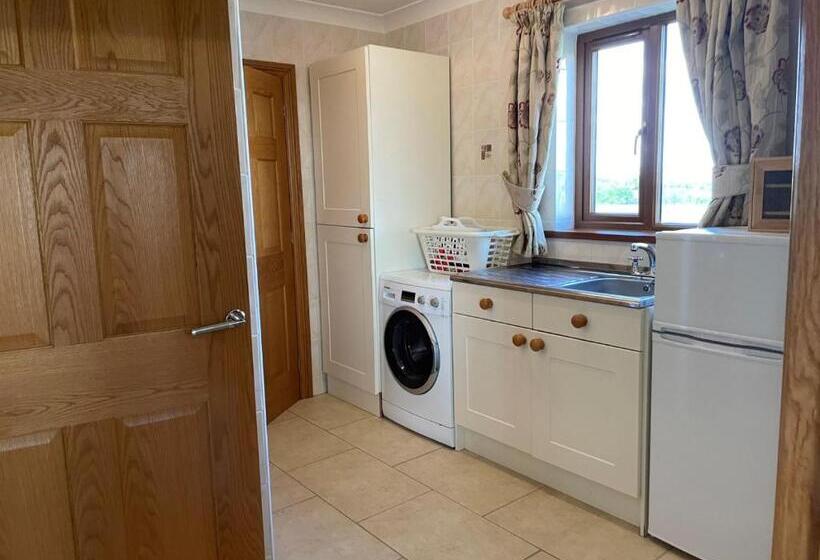 Sunny Bank  Countryside Escape With Private Hot Tub And Countryside Views