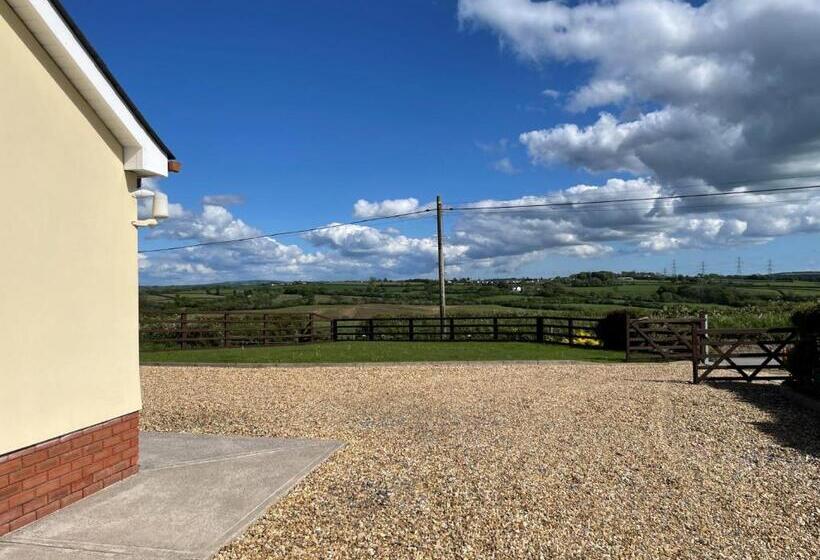 Sunny Bank Countryside Escape With Private Hot Tub And Countryside Views