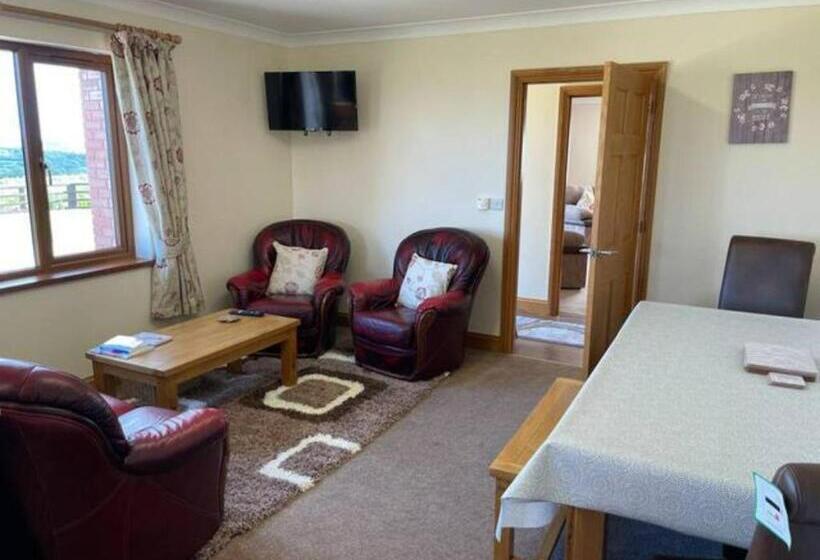 Sunny Bank Countryside Escape With Private Hot Tub And Countryside Views