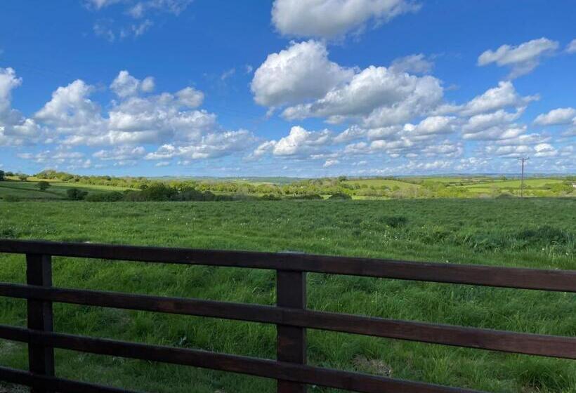 Sunny Bank Countryside Escape With Private Hot Tub And Countryside Views