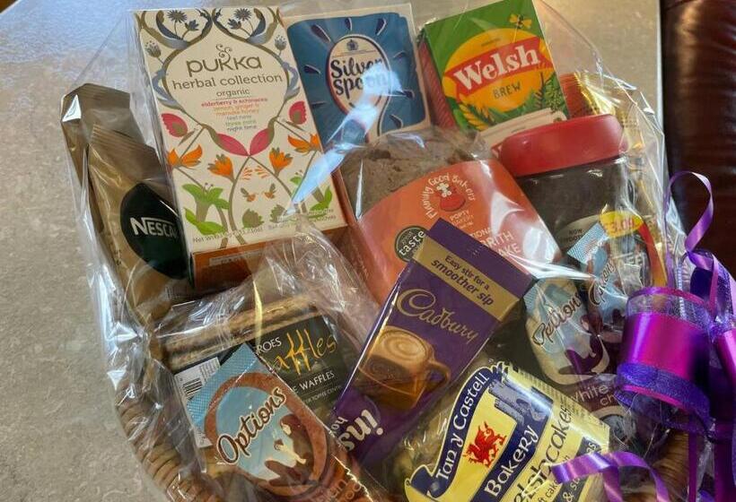 Sunny Bank Countryside Escape With Private Hot Tub And Countryside Views