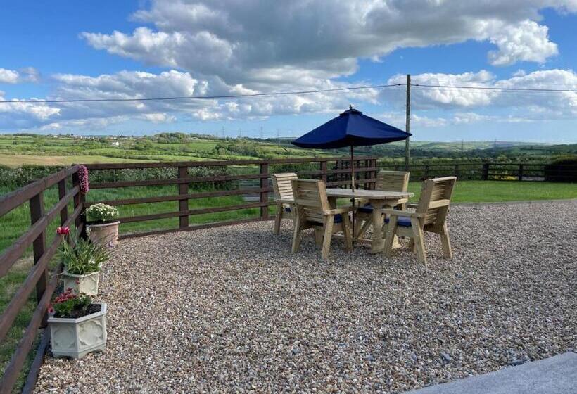 Sunny Bank Countryside Escape With Private Hot Tub And Countryside Views