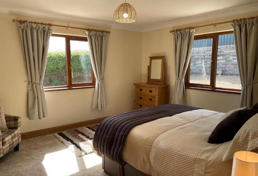 Sunny Bank Countryside Escape With Private Hot Tub And Countryside Views