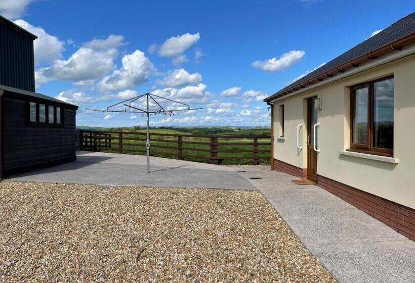 Sunny Bank  Countryside Escape With Private Hot Tub And Countryside Views