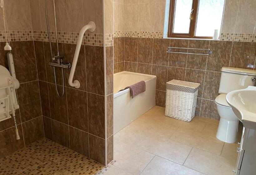 Sunny Bank  Countryside Escape With Private Hot Tub And Countryside Views